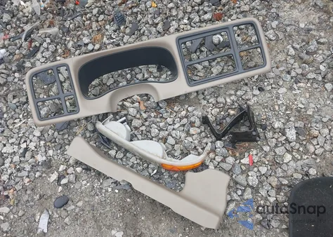 2001 Chevrolet Suburban 1500 Ls из США, поврежденный, VIN 3GNEC16T11G185040